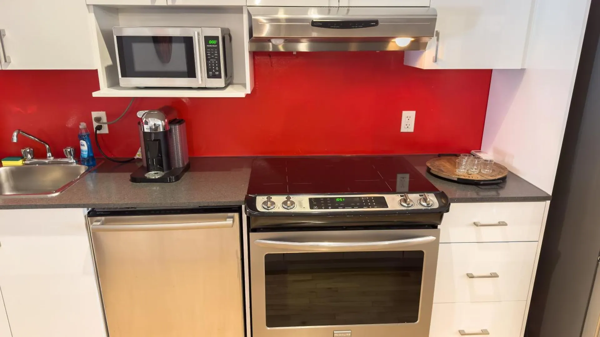 Luxury 5-Bedroom Pool Table 5 Min From Jarry Metro Montreal Canada