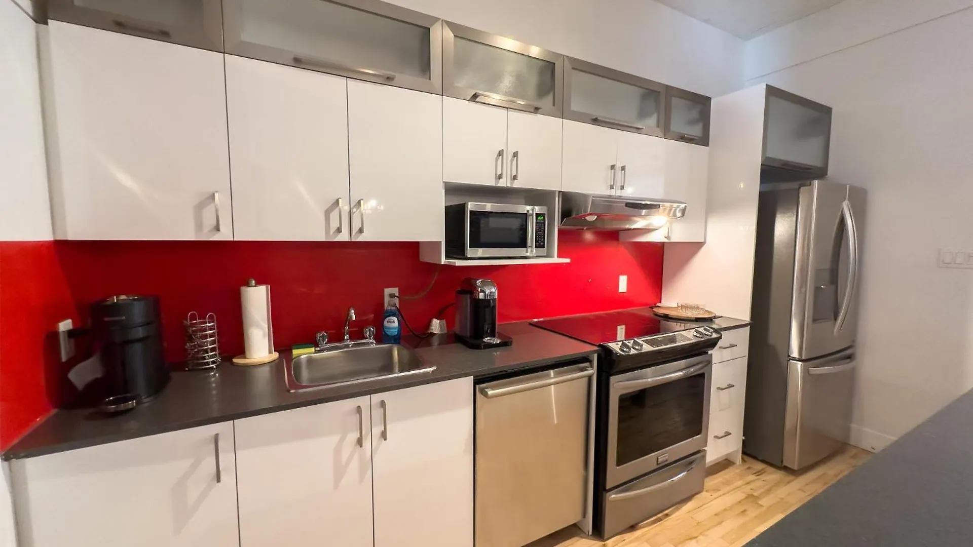 Luxury 5-Bedroom Pool Table 5 Min From Jarry Metro Montreal Canada